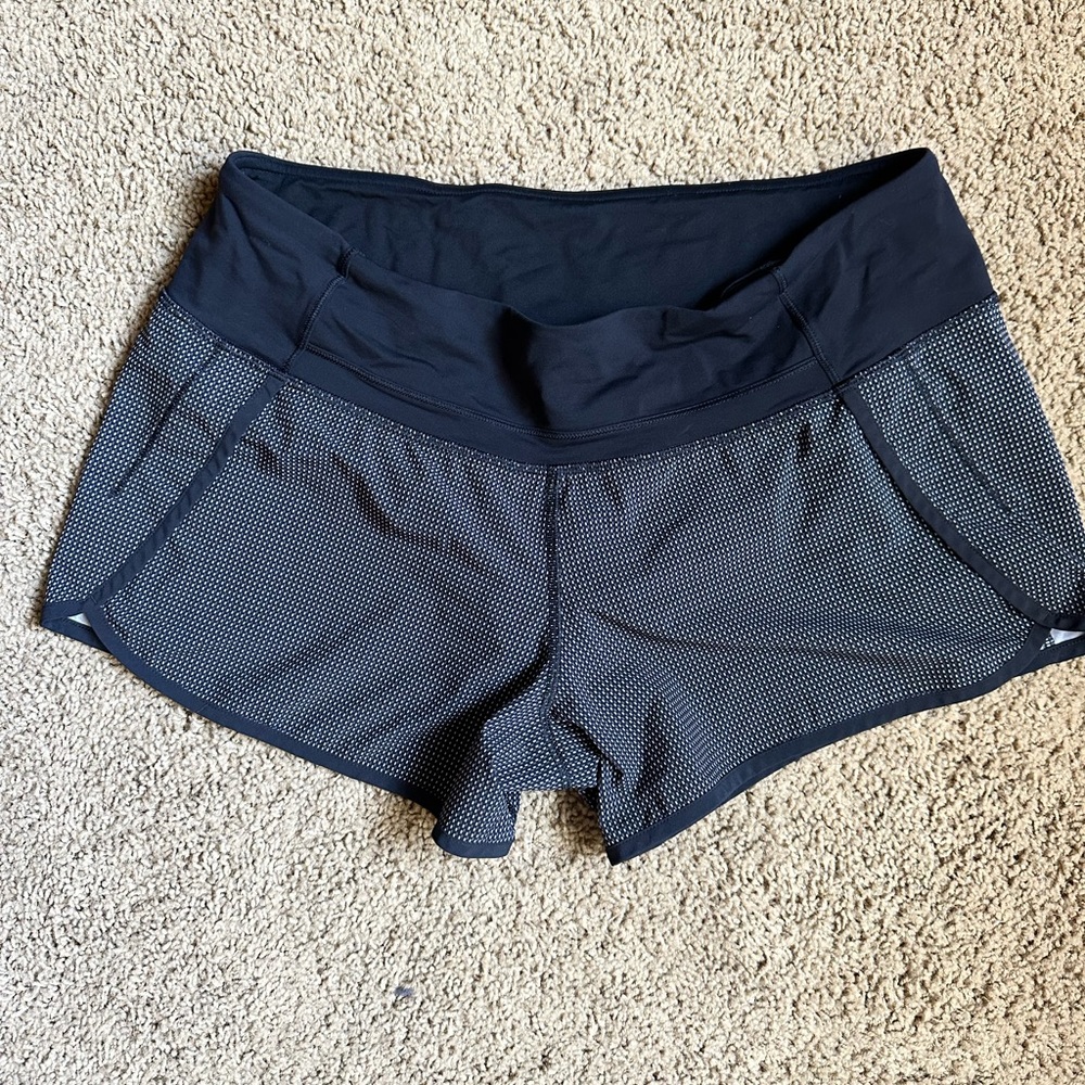 Lululemon speed up short 4” inseam Size 8